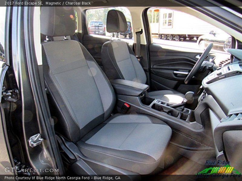 Magnetic / Charcoal Black 2017 Ford Escape SE