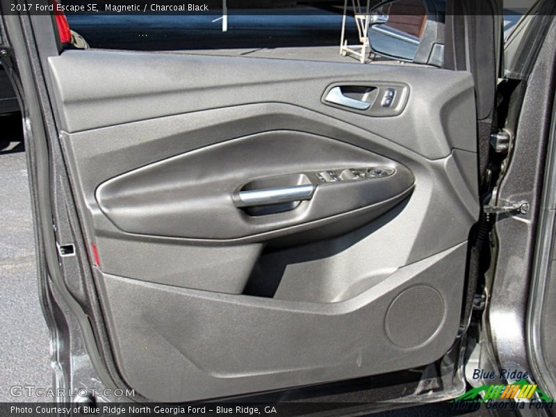 Magnetic / Charcoal Black 2017 Ford Escape SE