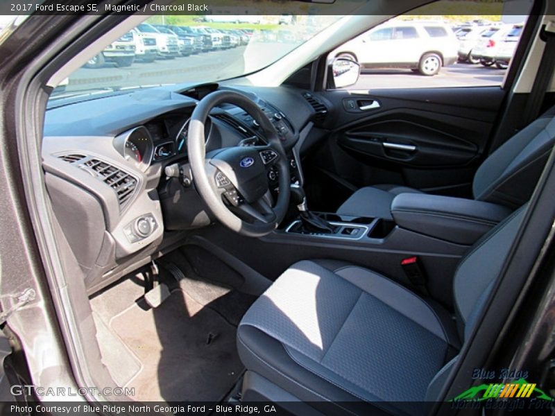 Magnetic / Charcoal Black 2017 Ford Escape SE