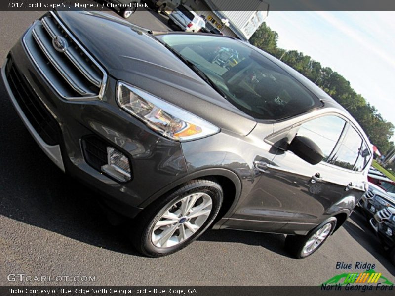 Magnetic / Charcoal Black 2017 Ford Escape SE