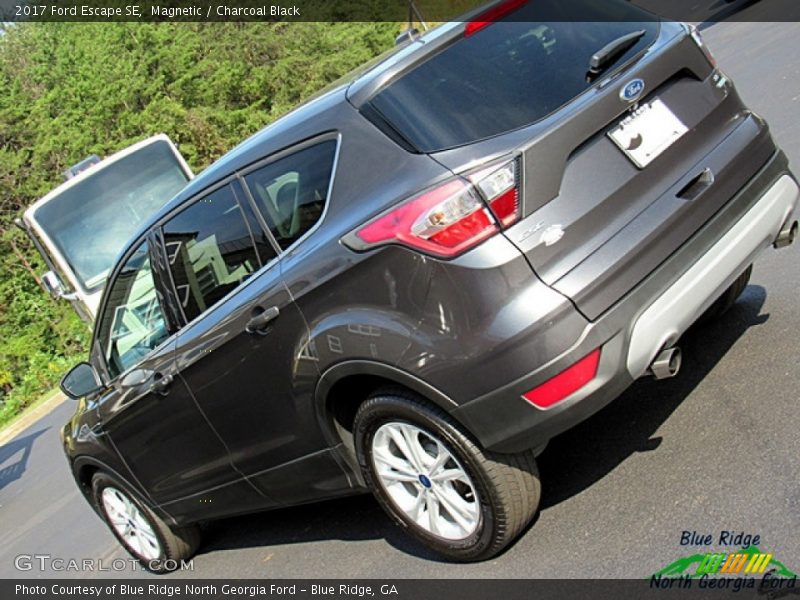 Magnetic / Charcoal Black 2017 Ford Escape SE