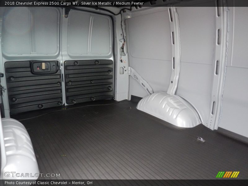 Silver Ice Metallic / Medium Pewter 2018 Chevrolet Express 2500 Cargo WT