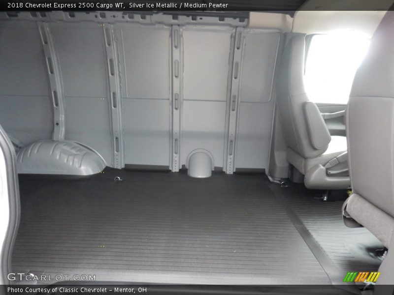 Silver Ice Metallic / Medium Pewter 2018 Chevrolet Express 2500 Cargo WT