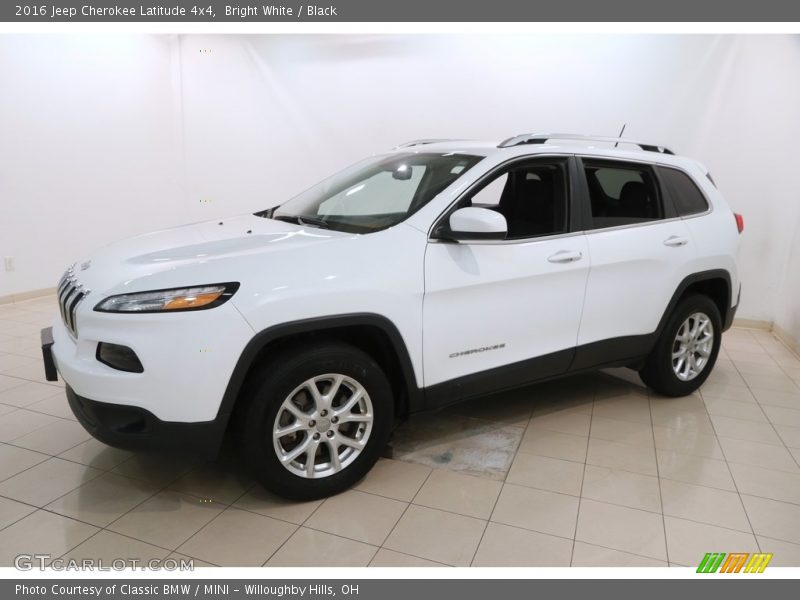 Bright White / Black 2016 Jeep Cherokee Latitude 4x4