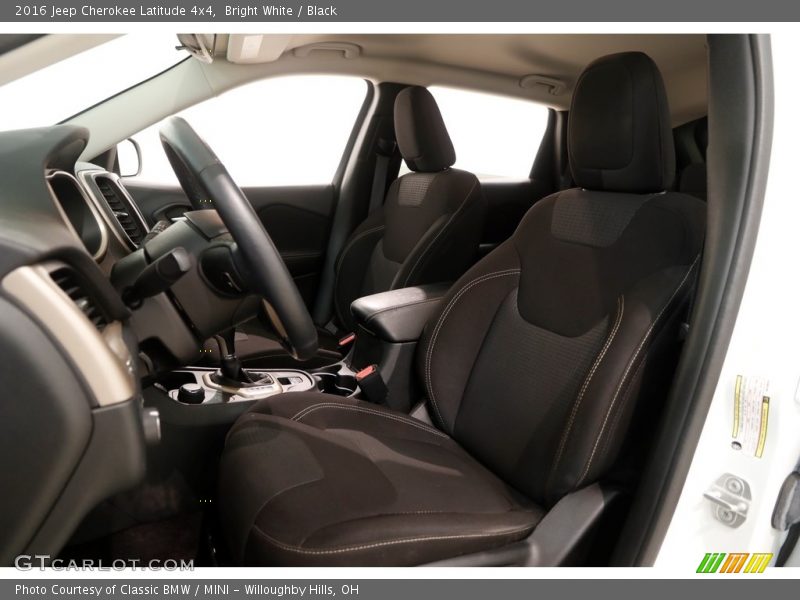 Bright White / Black 2016 Jeep Cherokee Latitude 4x4