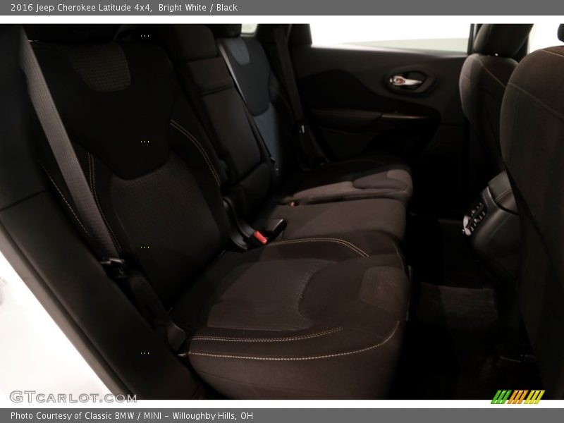 Bright White / Black 2016 Jeep Cherokee Latitude 4x4