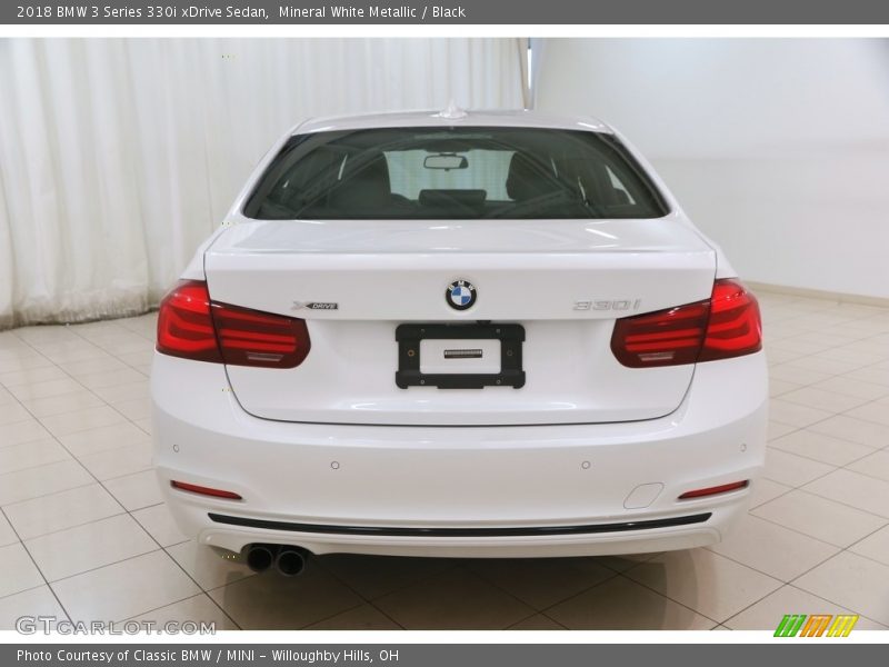 Mineral White Metallic / Black 2018 BMW 3 Series 330i xDrive Sedan