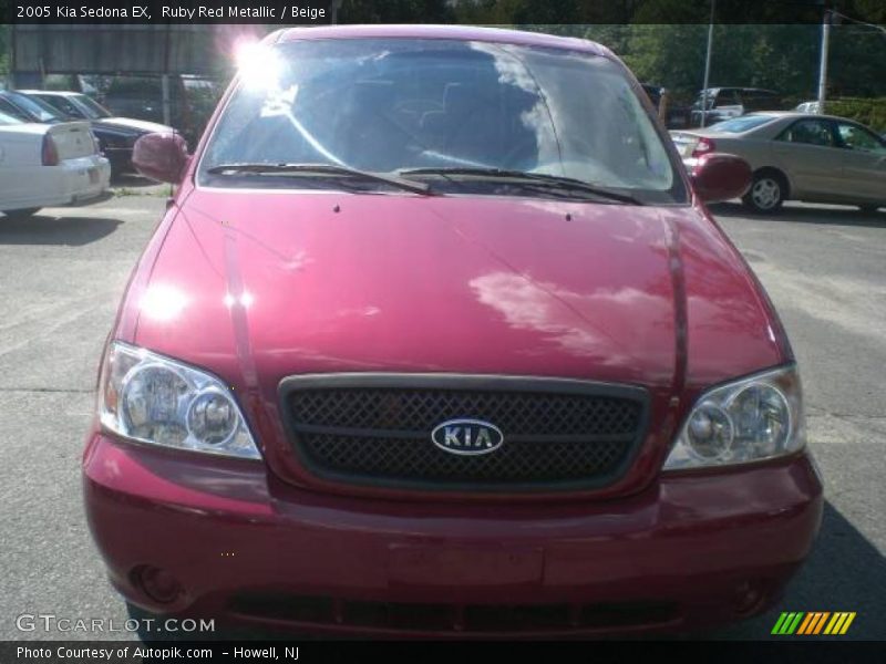 Ruby Red Metallic / Beige 2005 Kia Sedona EX