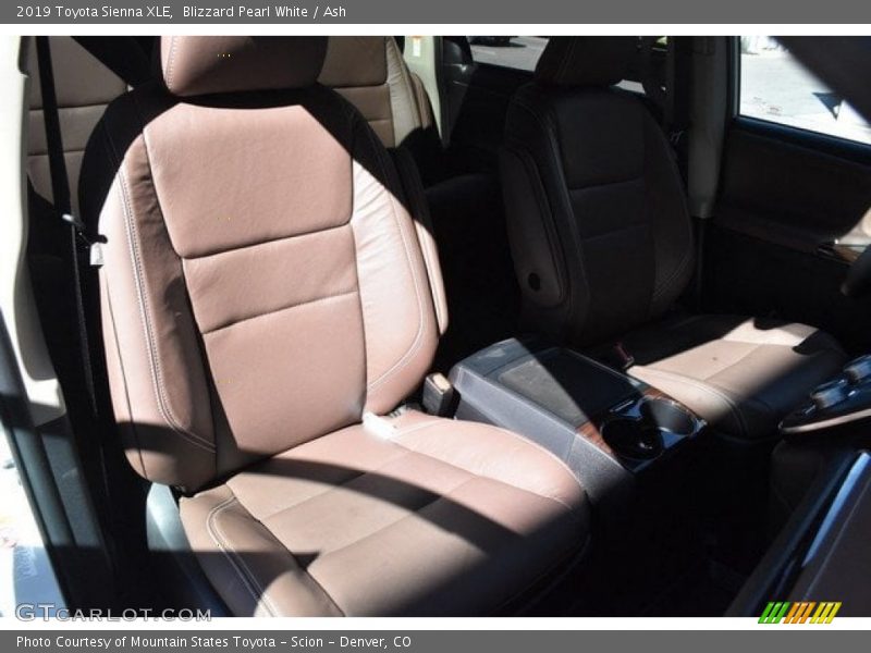 Blizzard Pearl White / Ash 2019 Toyota Sienna XLE