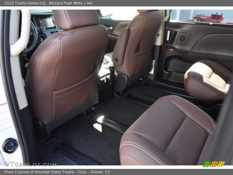 Blizzard Pearl White / Ash 2019 Toyota Sienna XLE