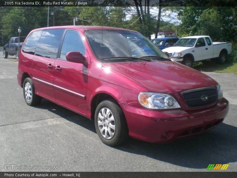 Ruby Red Metallic / Beige 2005 Kia Sedona EX