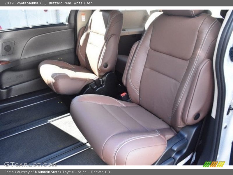 Blizzard Pearl White / Ash 2019 Toyota Sienna XLE