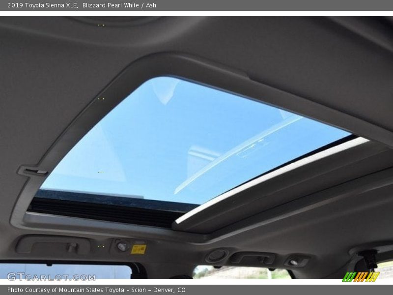 Blizzard Pearl White / Ash 2019 Toyota Sienna XLE