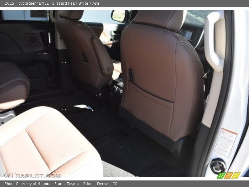 Blizzard Pearl White / Ash 2019 Toyota Sienna XLE