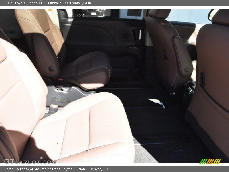 Blizzard Pearl White / Ash 2019 Toyota Sienna XLE