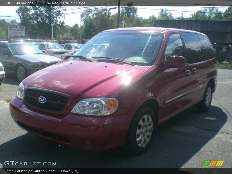 Ruby Red Metallic / Beige 2005 Kia Sedona EX