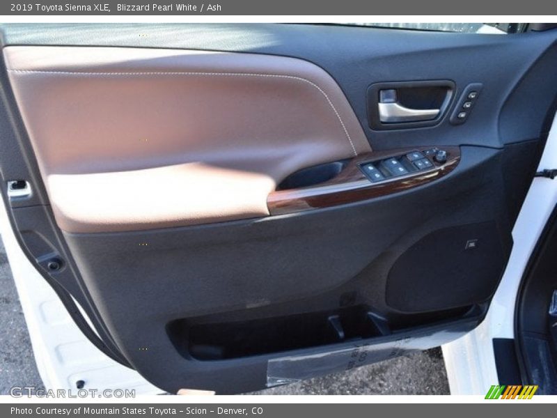 Blizzard Pearl White / Ash 2019 Toyota Sienna XLE