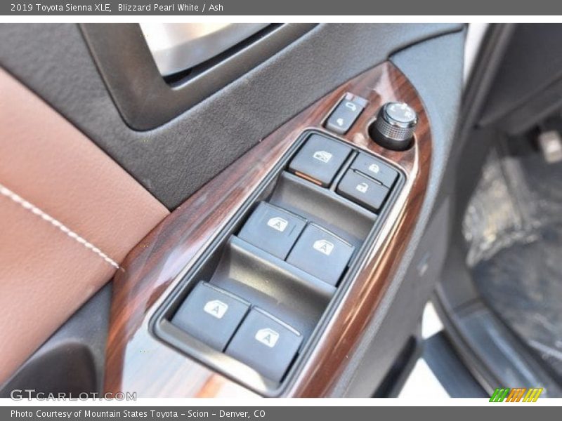 Blizzard Pearl White / Ash 2019 Toyota Sienna XLE