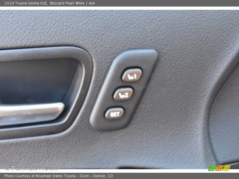 Blizzard Pearl White / Ash 2019 Toyota Sienna XLE