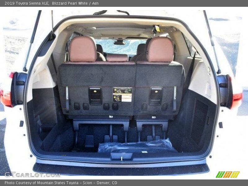 Blizzard Pearl White / Ash 2019 Toyota Sienna XLE