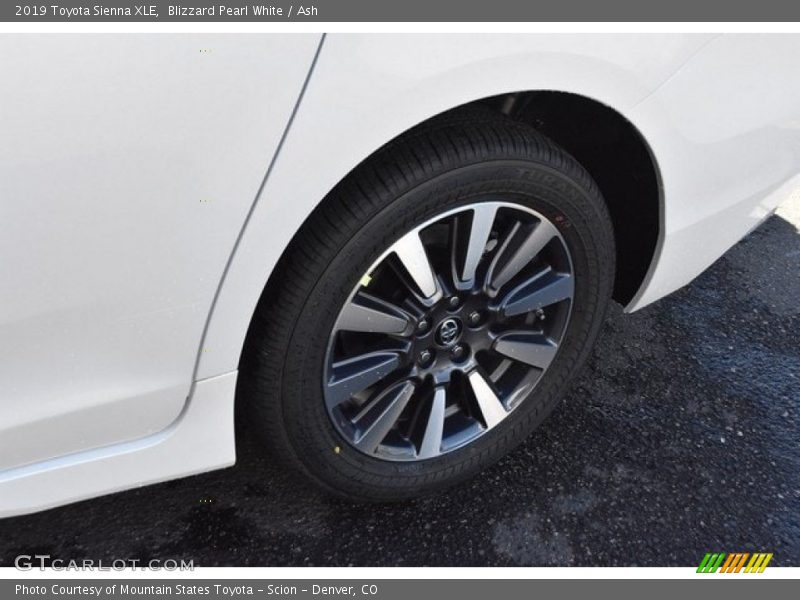 Blizzard Pearl White / Ash 2019 Toyota Sienna XLE
