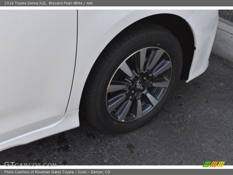 Blizzard Pearl White / Ash 2019 Toyota Sienna XLE