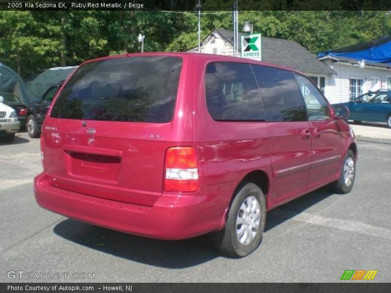 Ruby Red Metallic / Beige 2005 Kia Sedona EX