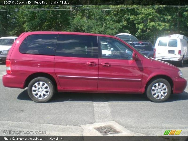 Ruby Red Metallic / Beige 2005 Kia Sedona EX