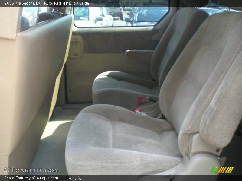 Ruby Red Metallic / Beige 2005 Kia Sedona EX