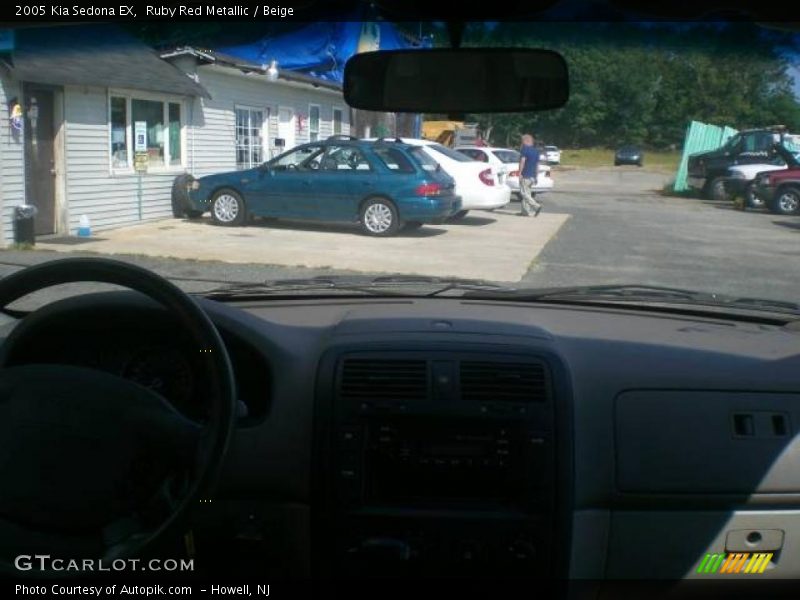 Ruby Red Metallic / Beige 2005 Kia Sedona EX