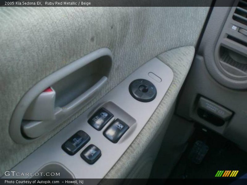 Ruby Red Metallic / Beige 2005 Kia Sedona EX