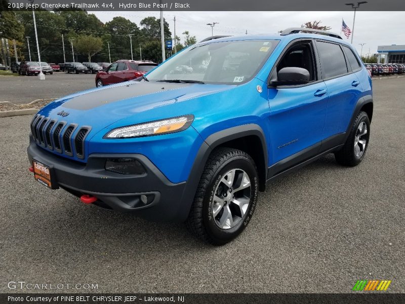 Front 3/4 View of 2018 Cherokee Trailhawk 4x4