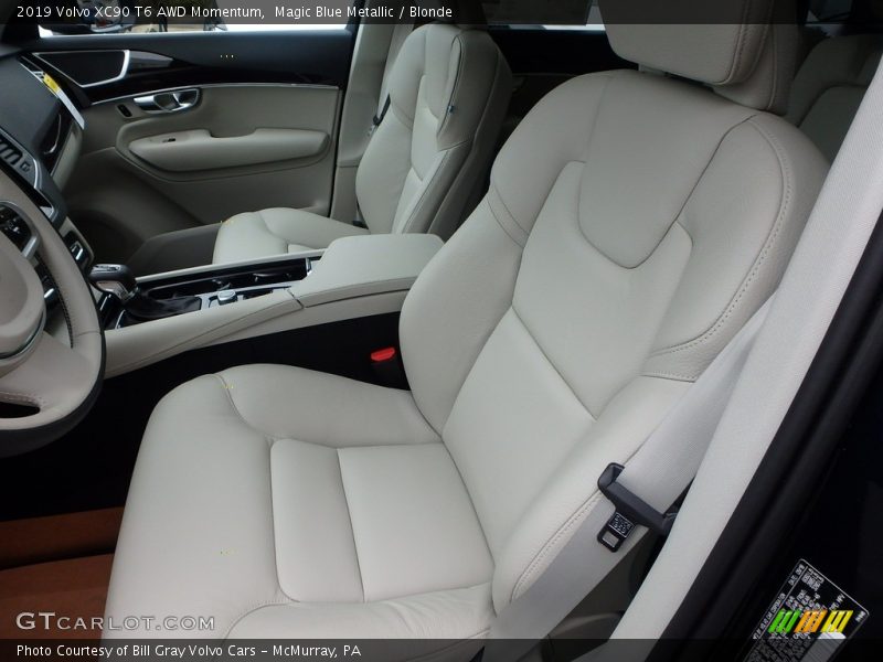 Front Seat of 2019 XC90 T6 AWD Momentum