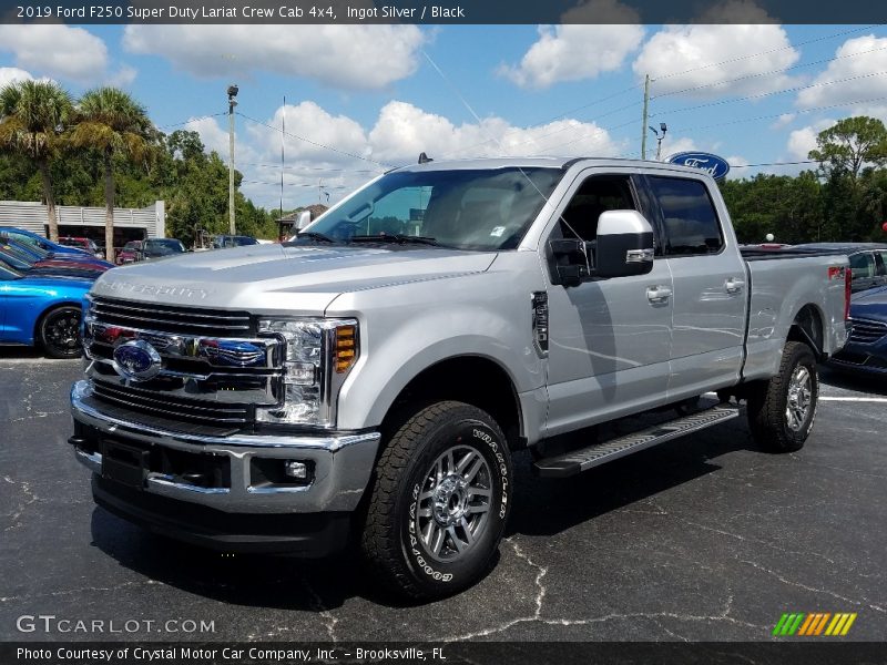 Front 3/4 View of 2019 F250 Super Duty Lariat Crew Cab 4x4