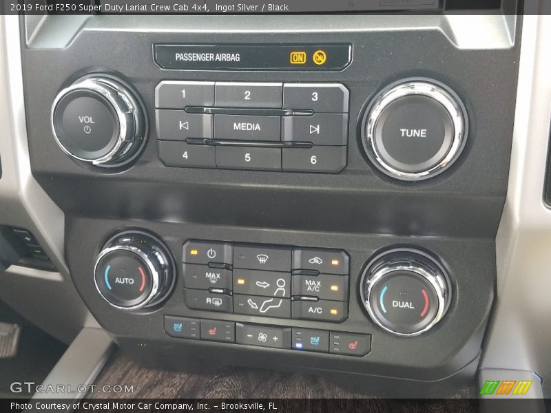 Controls of 2019 F250 Super Duty Lariat Crew Cab 4x4