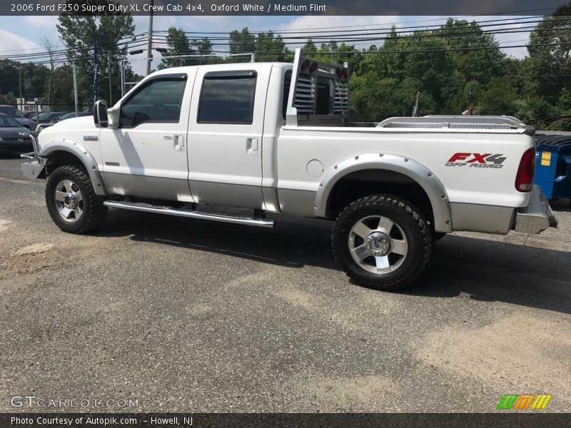 Oxford White / Medium Flint 2006 Ford F250 Super Duty XL Crew Cab 4x4