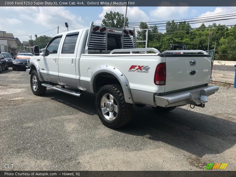 Oxford White / Medium Flint 2006 Ford F250 Super Duty XL Crew Cab 4x4