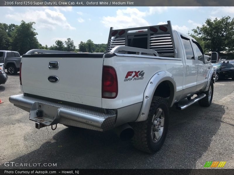 Oxford White / Medium Flint 2006 Ford F250 Super Duty XL Crew Cab 4x4