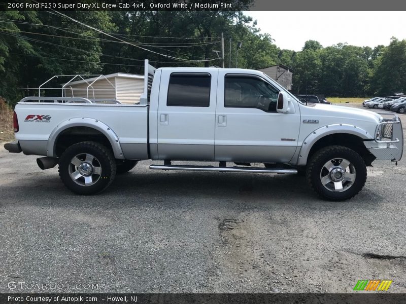 Oxford White / Medium Flint 2006 Ford F250 Super Duty XL Crew Cab 4x4