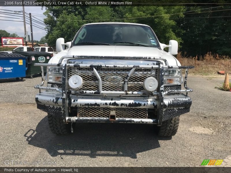 Oxford White / Medium Flint 2006 Ford F250 Super Duty XL Crew Cab 4x4