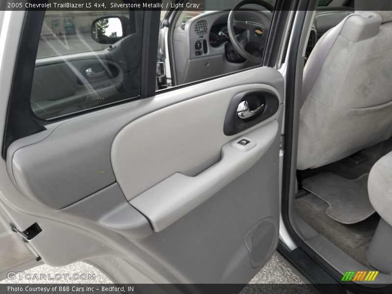 Silverstone Metallic / Light Gray 2005 Chevrolet TrailBlazer LS 4x4