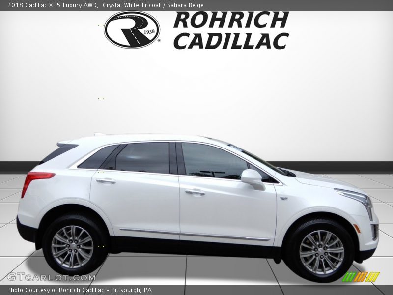 Crystal White Tricoat / Sahara Beige 2018 Cadillac XT5 Luxury AWD