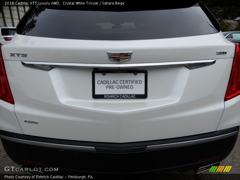 Crystal White Tricoat / Sahara Beige 2018 Cadillac XT5 Luxury AWD