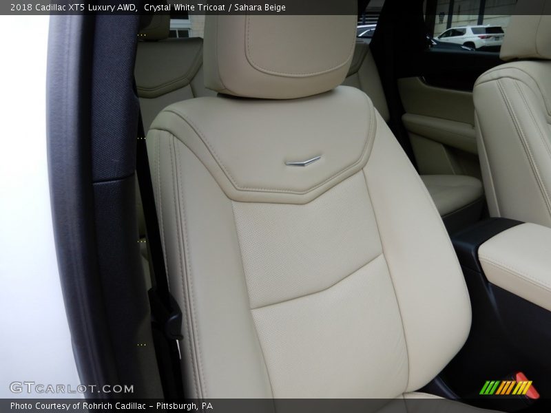 Crystal White Tricoat / Sahara Beige 2018 Cadillac XT5 Luxury AWD
