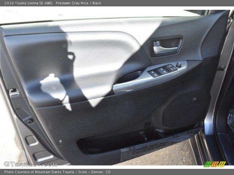 Predawn Gray Mica / Black 2019 Toyota Sienna SE AWD