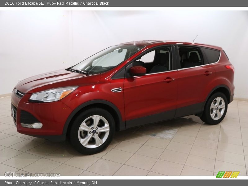 Ruby Red Metallic / Charcoal Black 2016 Ford Escape SE