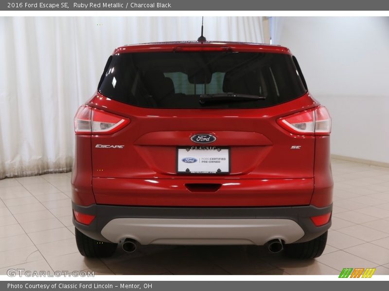 Ruby Red Metallic / Charcoal Black 2016 Ford Escape SE