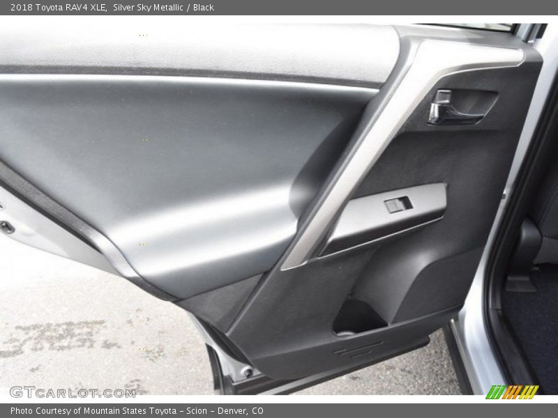 Silver Sky Metallic / Black 2018 Toyota RAV4 XLE
