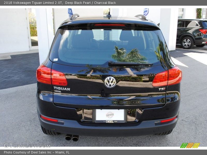 Deep Black Pearl / Charcoal Black 2018 Volkswagen Tiguan Limited 2.0T