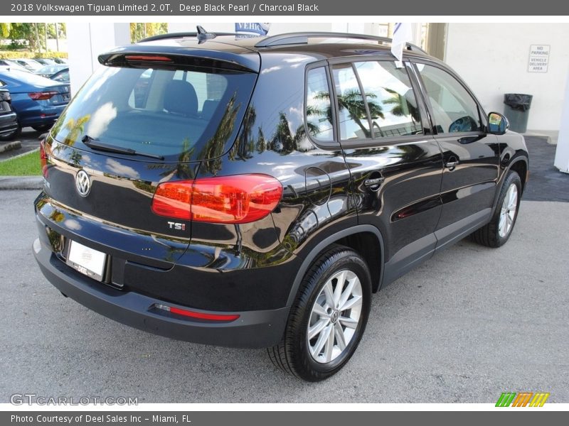 Deep Black Pearl / Charcoal Black 2018 Volkswagen Tiguan Limited 2.0T